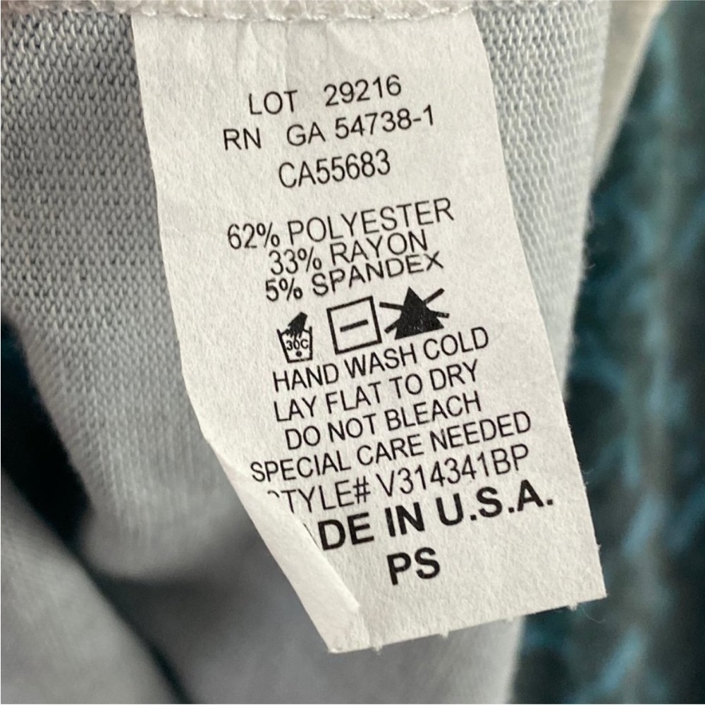 Nally & Millie Printed V-Neck Top Sweater - Picture 5 of 6